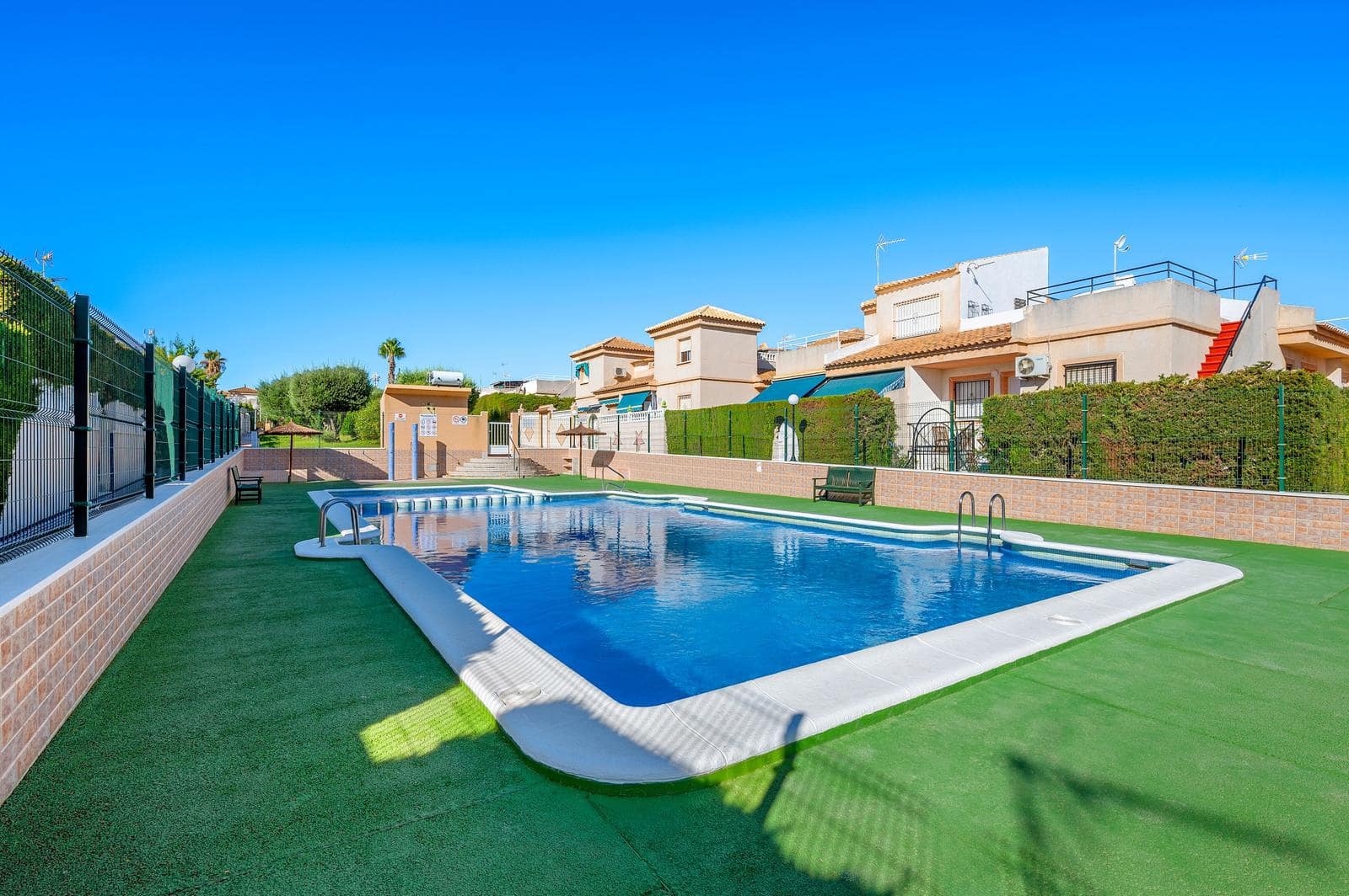 Apartamento de 2 habitaciones en Torrevieja en venta - 179.000 € (Ref: 10035732)