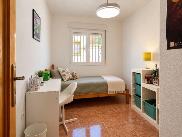 3 bedroom Townhouse for sale in Vistabella, Orihuela with pool - € 215,000 (Ref: 10045783)