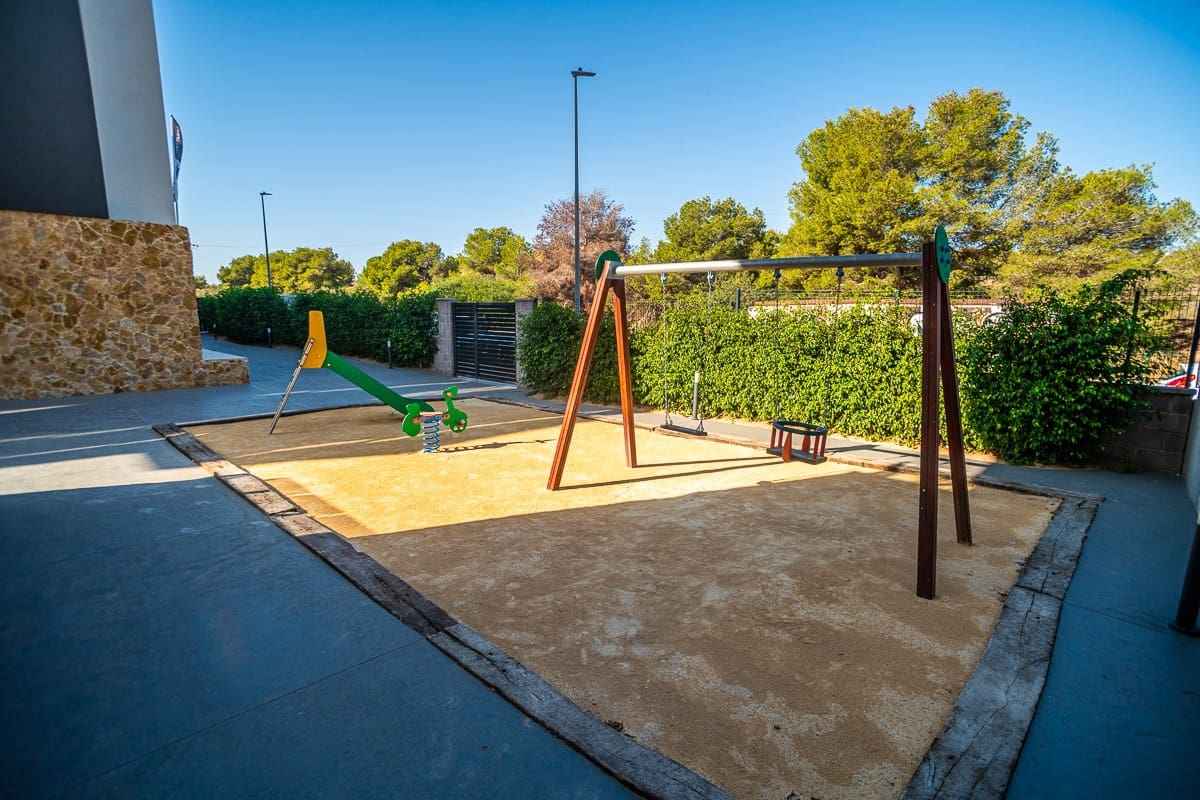 2 bedroom Penthouse for sale in Los Altos with pool - € 349,900 (Ref: 10060696)