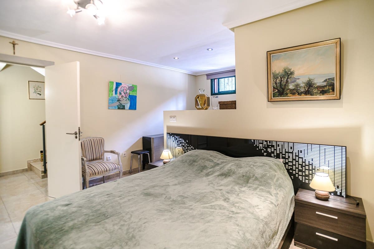 4 soverom Kjedet enebolig til salgs i Torrevieja med svømmebasseng garasje - € 310 000 (Ref: 10150419)