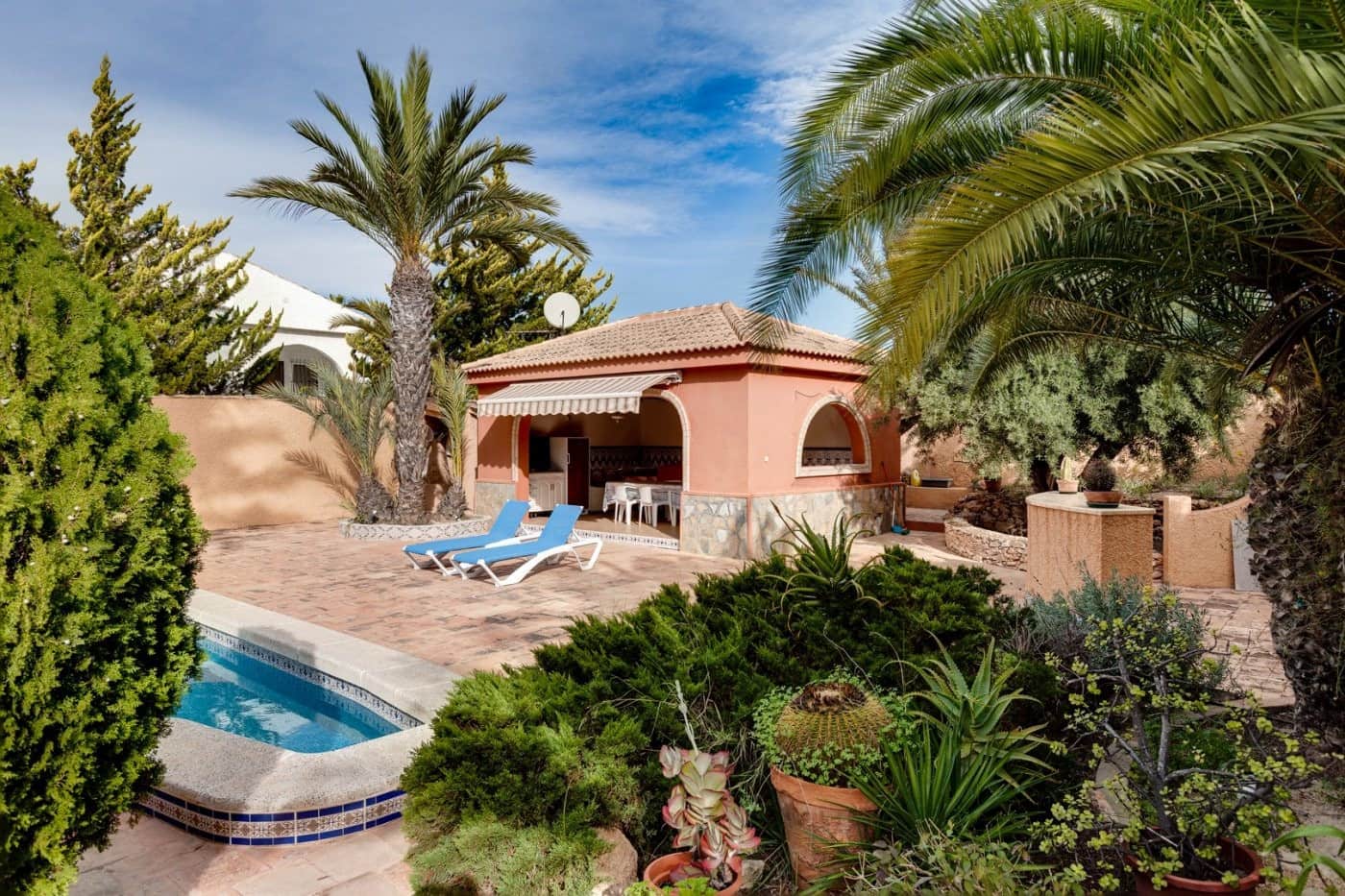 5 bedroom Villa for sale in San Luis with pool - € 850,000 (Ref: 10158623)