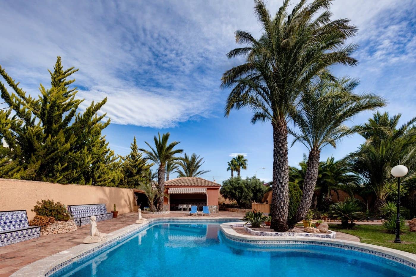 5 bedroom Villa for sale in San Luis with pool - € 850,000 (Ref: 10158623)