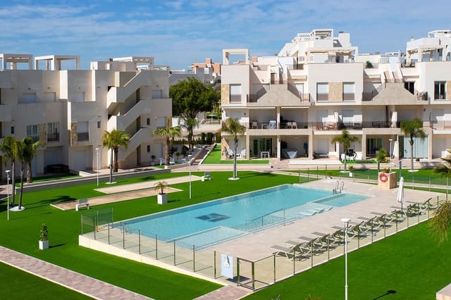 Ático de 2 habitaciones en El Raso, Guardamar del Segura en venta con piscina - 315.000 € (Ref: 10158625)