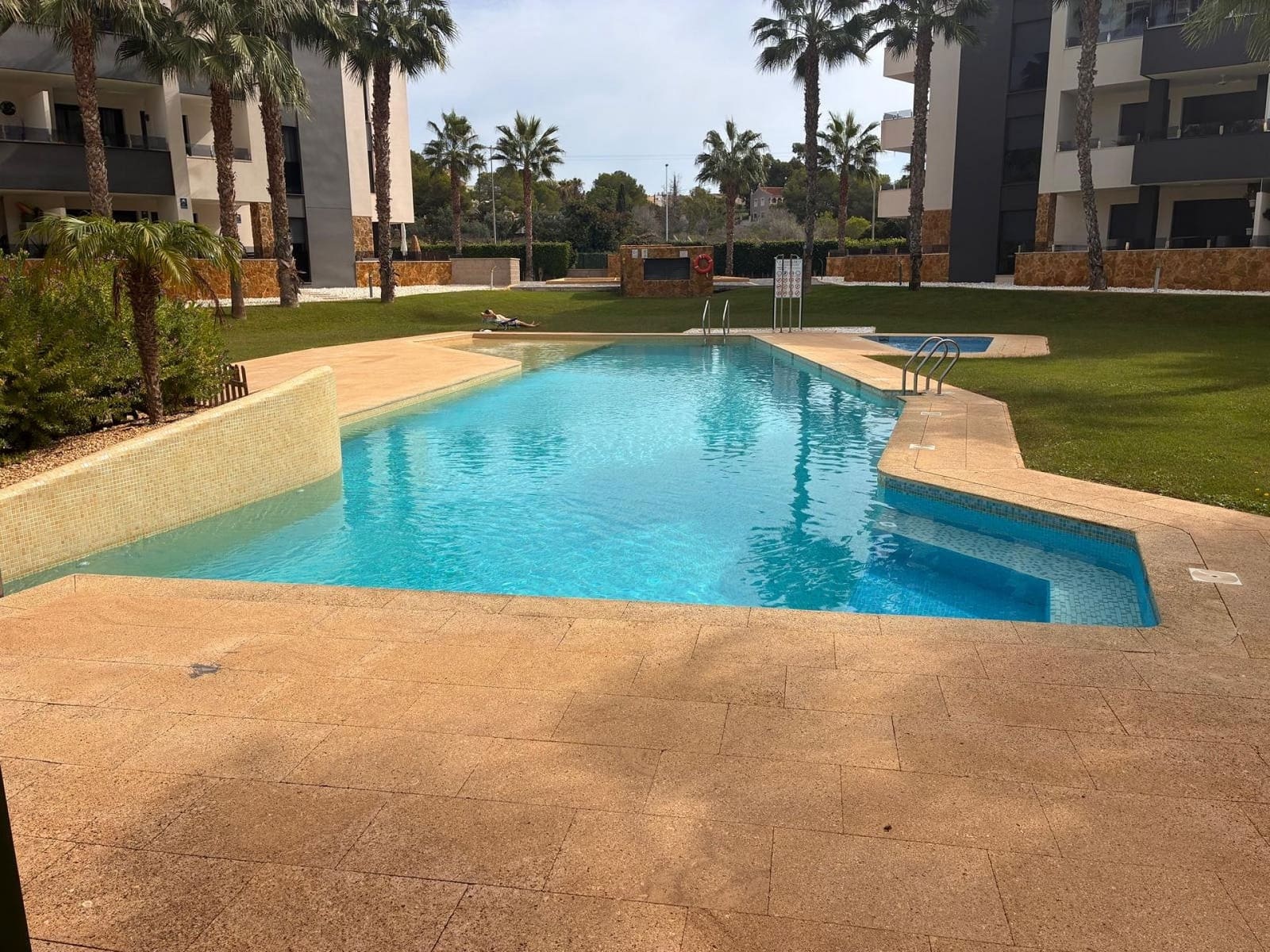 2 soveværelse Lejlighed til salg i Orihuela Costa med swimmingpool garage - € 259.900 (Ref: 10170472)