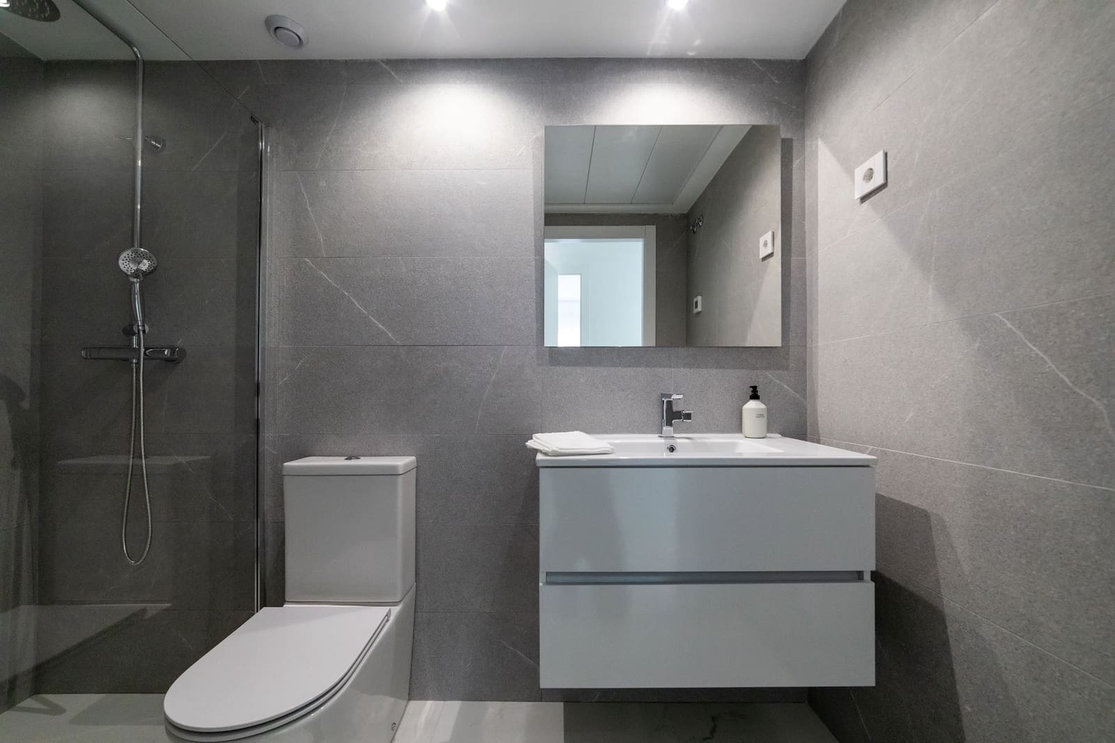 2 bedroom Apartment for sale in Orihuela Costa with pool garage - € 429,000 (Ref: 6378763)