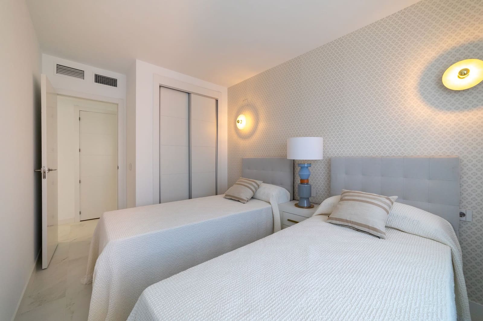 2 bedroom Apartment for sale in Orihuela Costa with pool garage - € 429,000 (Ref: 6378763)