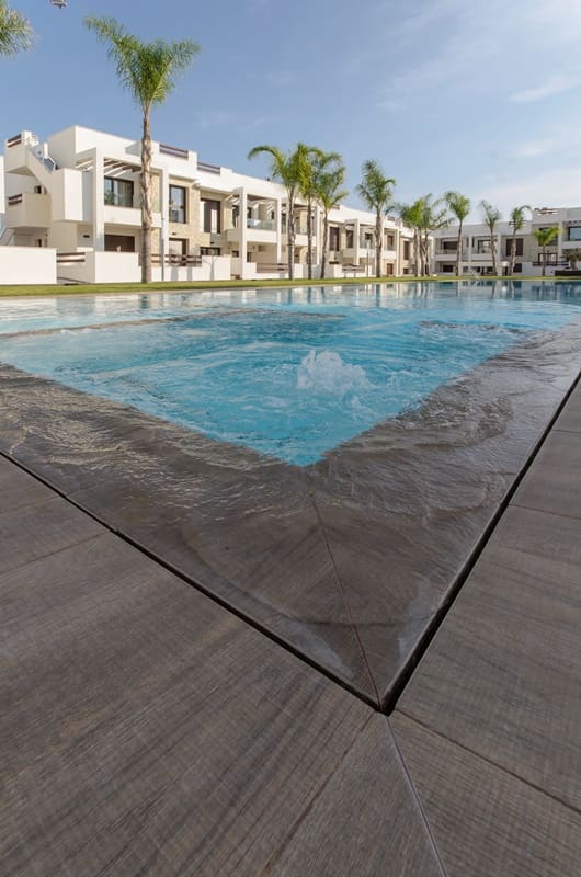 Apartamento de 2 habitaciones en Torrevieja en venta con piscina - 275.000 € (Ref: 6770565)