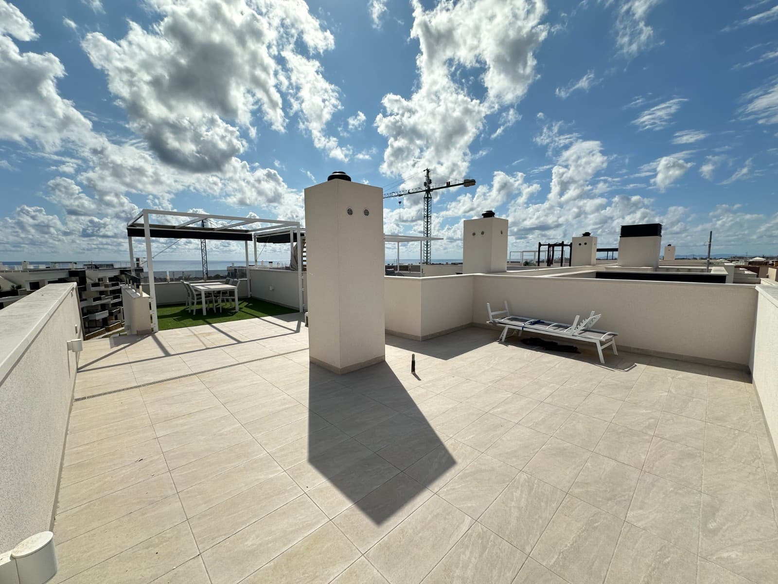 2 sypialnia Penthouse do wynajęcia w Playa Flamenca z basenem garażem - 1 800 € (Ref: 8704248)