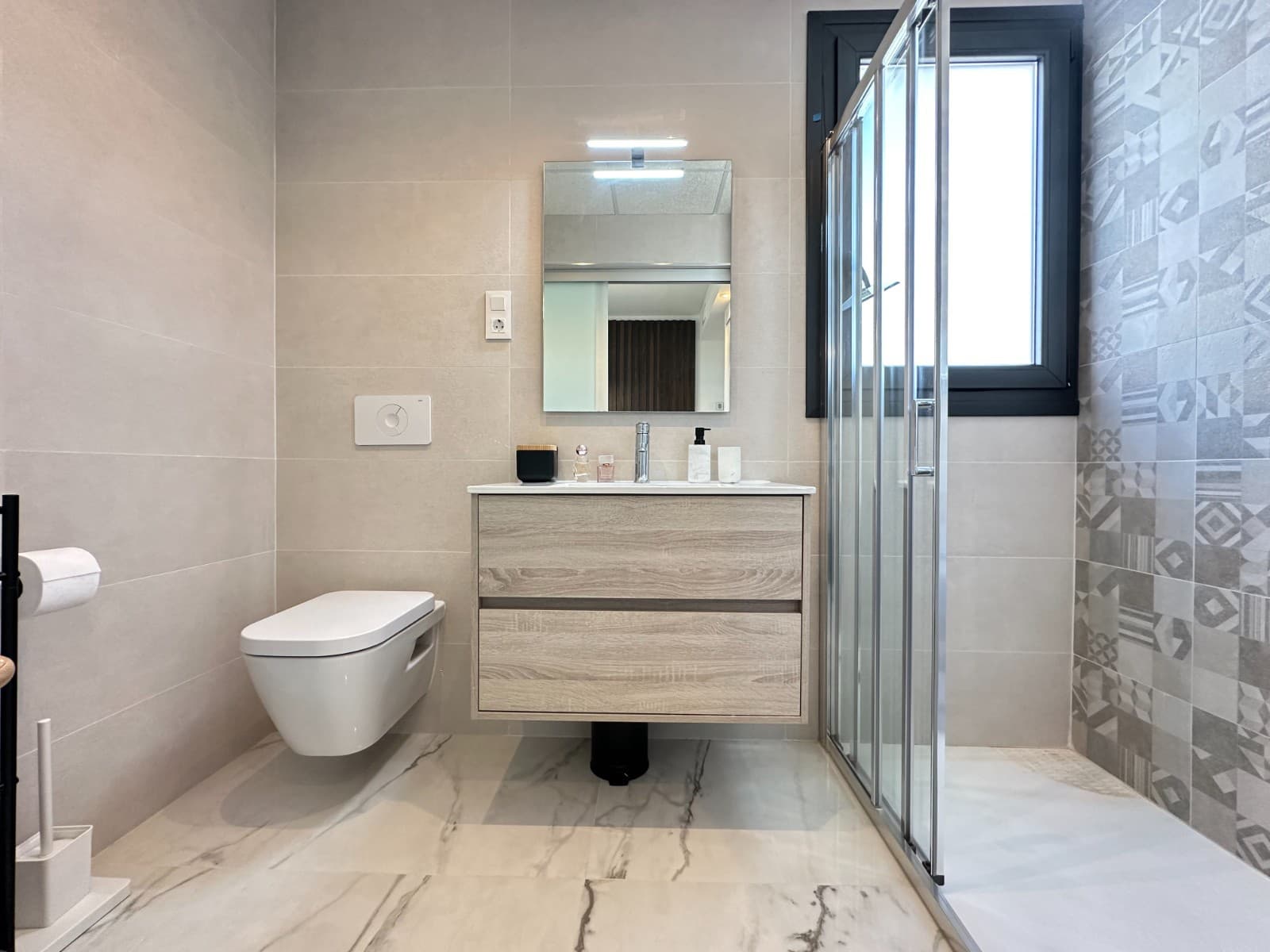 2 sypialnia Penthouse do wynajęcia w Playa Flamenca z basenem garażem - 1 800 € (Ref: 8704248)