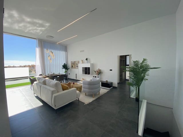 3 sypialnia Willa na sprzedaż w Los Balcones z basenem garażem - 649 000 € (Ref: 8837520)