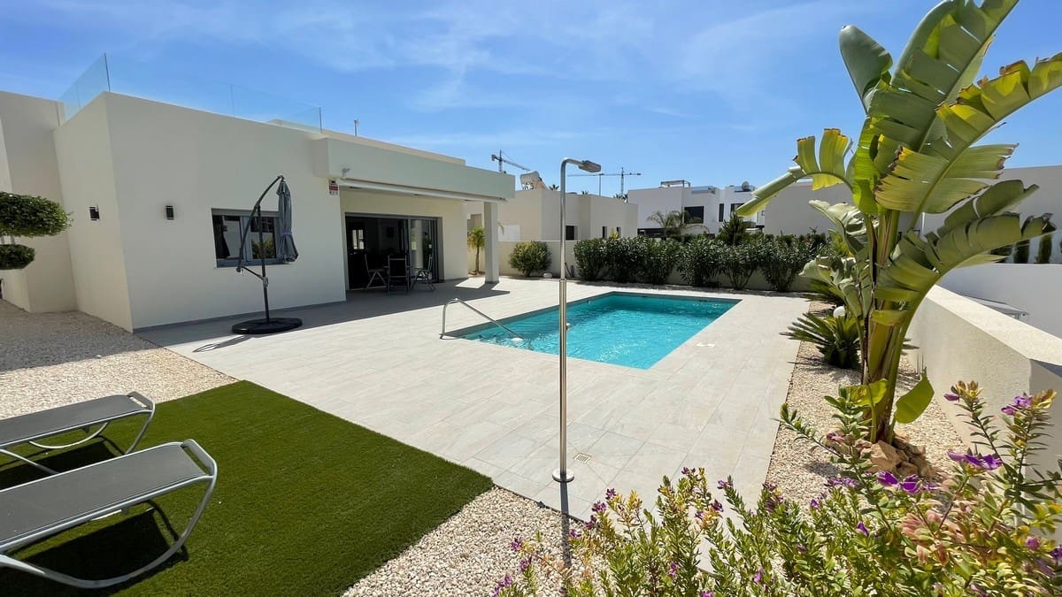 Chalet de 4 habitaciones en Rafal en venta con piscina garaje - 269.000 € (Ref: 9025723)