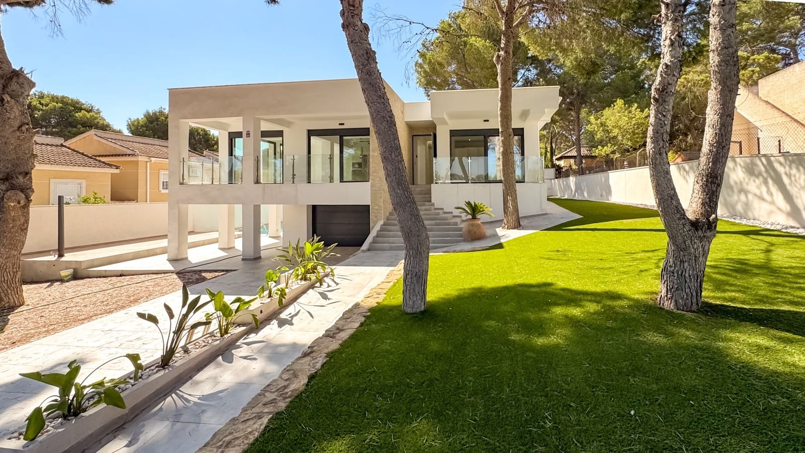 4 bedroom Villa for sale in Torrevieja with pool garage - € 995,000 (Ref: 9113706)