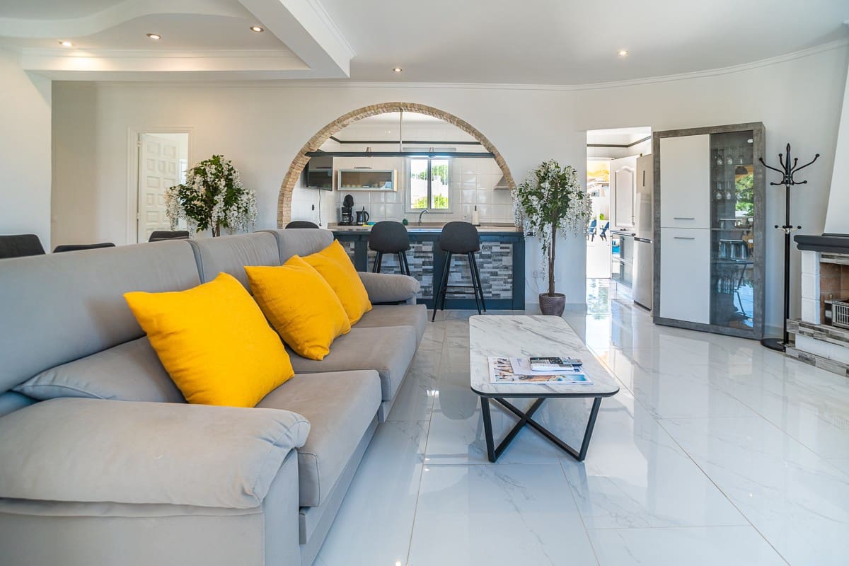 3 soveværelse Villa til salg i La Siesta med swimmingpool - € 535.000 (Ref: 9175552)