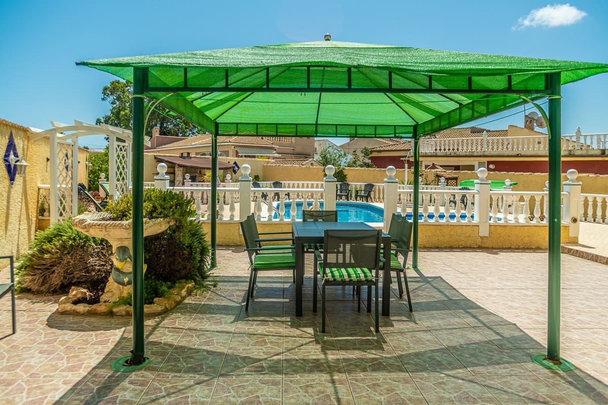 3 soveværelse Villa til salg i La Siesta med swimmingpool - € 535.000 (Ref: 9175552)