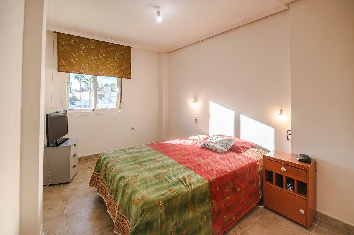 4 bedroom Villa for sale in Orihuela - € 250,000 (Ref: 9422076)