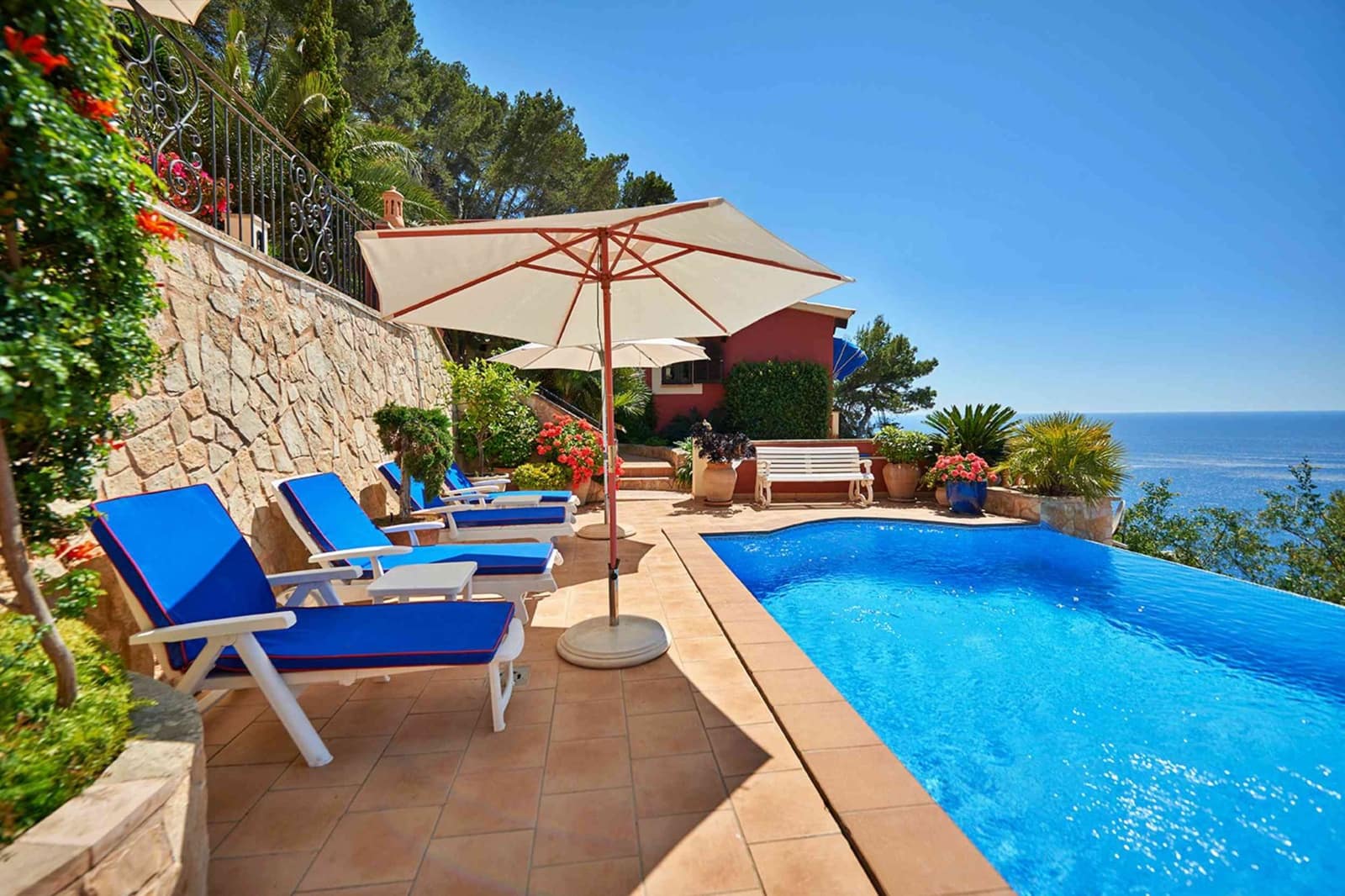 2 bedroom Apartment for sale in Puerto de Andratx with pool - € 1,700,000 (Ref: 9428726)