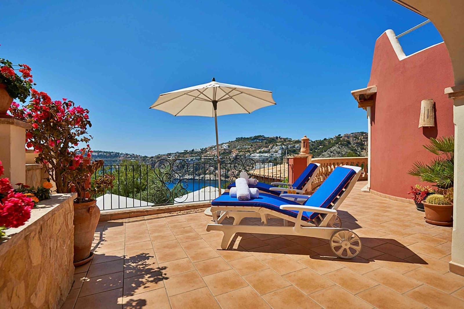 2 bedroom Apartment for sale in Puerto de Andratx with pool - € 1,700,000 (Ref: 9428726)