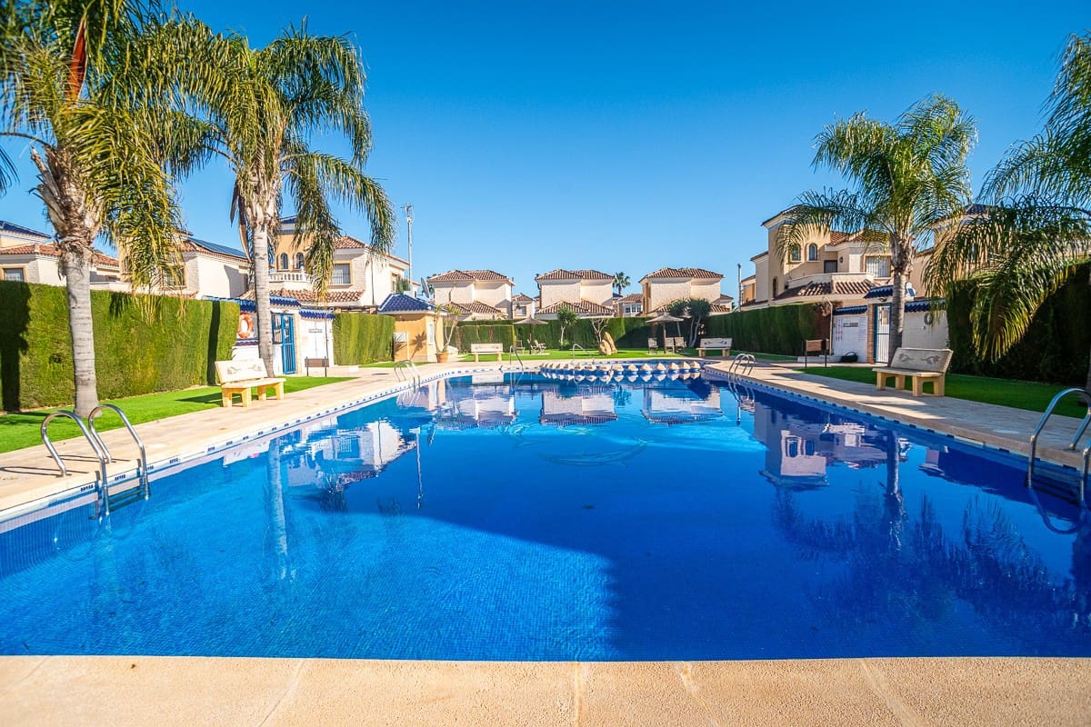 2 Zimmer Villa zu verkaufen in El Raso mit Pool - 247.000 € (Ref: 9511194)