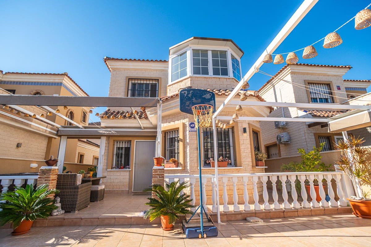 2 Zimmer Villa zu verkaufen in El Raso mit Pool - 247.000 € (Ref: 9511194)