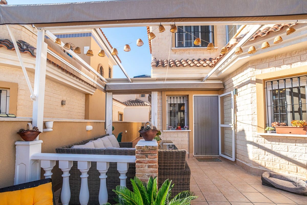 2 Zimmer Villa zu verkaufen in El Raso mit Pool - 247.000 € (Ref: 9511194)