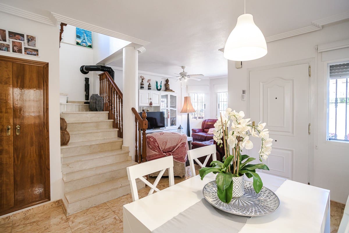 2 Zimmer Villa zu verkaufen in El Raso mit Pool - 247.000 € (Ref: 9511194)