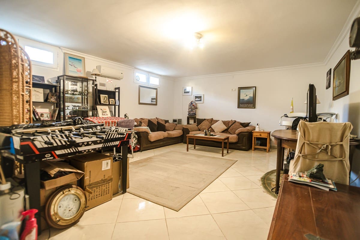 6 sypialnia Willa na sprzedaż w Torrevieja z basenem garażem - 610 000 € (Ref: 9525922)