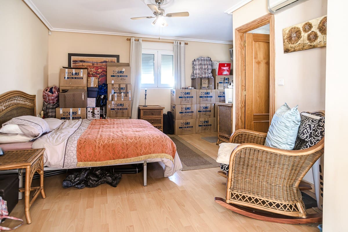 6 sypialnia Willa na sprzedaż w Torrevieja z basenem garażem - 610 000 € (Ref: 9525922)