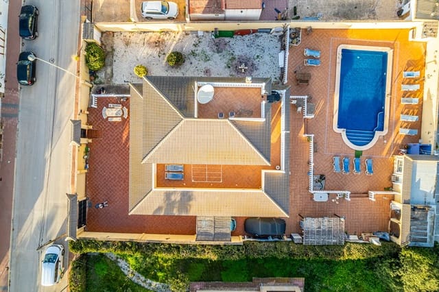 6 sypialnia Willa na sprzedaż w Los Balcones - Los Altos, Torrevieja z basenem garażem - 610 000 € (Ref: 9525922)
