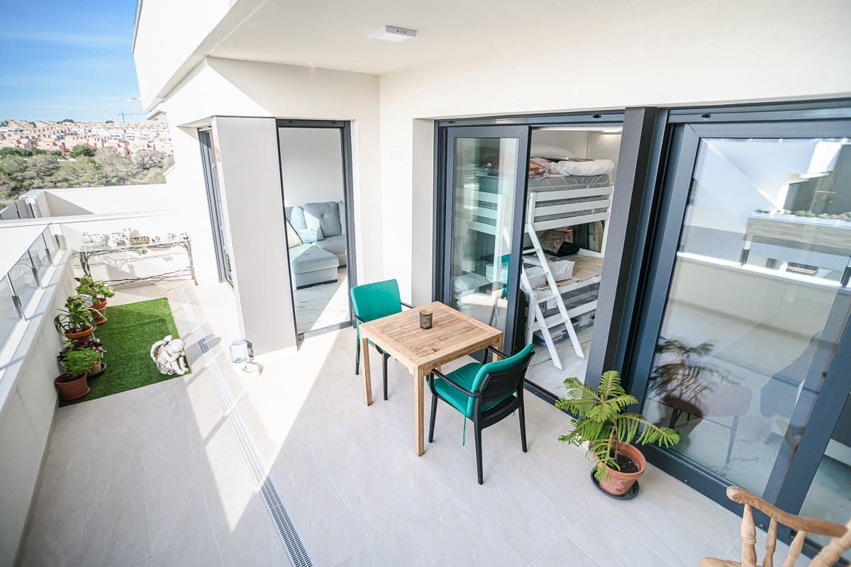 2 soveværelse Lejlighed til salg i Orihuela Costa med swimmingpool garage - € 337.500 (Ref: 9614232)