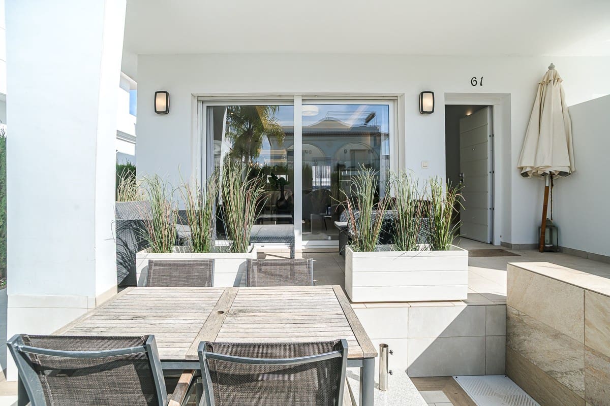 3 bedroom Villa for sale in Ciudad Quesada with pool - € 405,000 (Ref: 9614589)