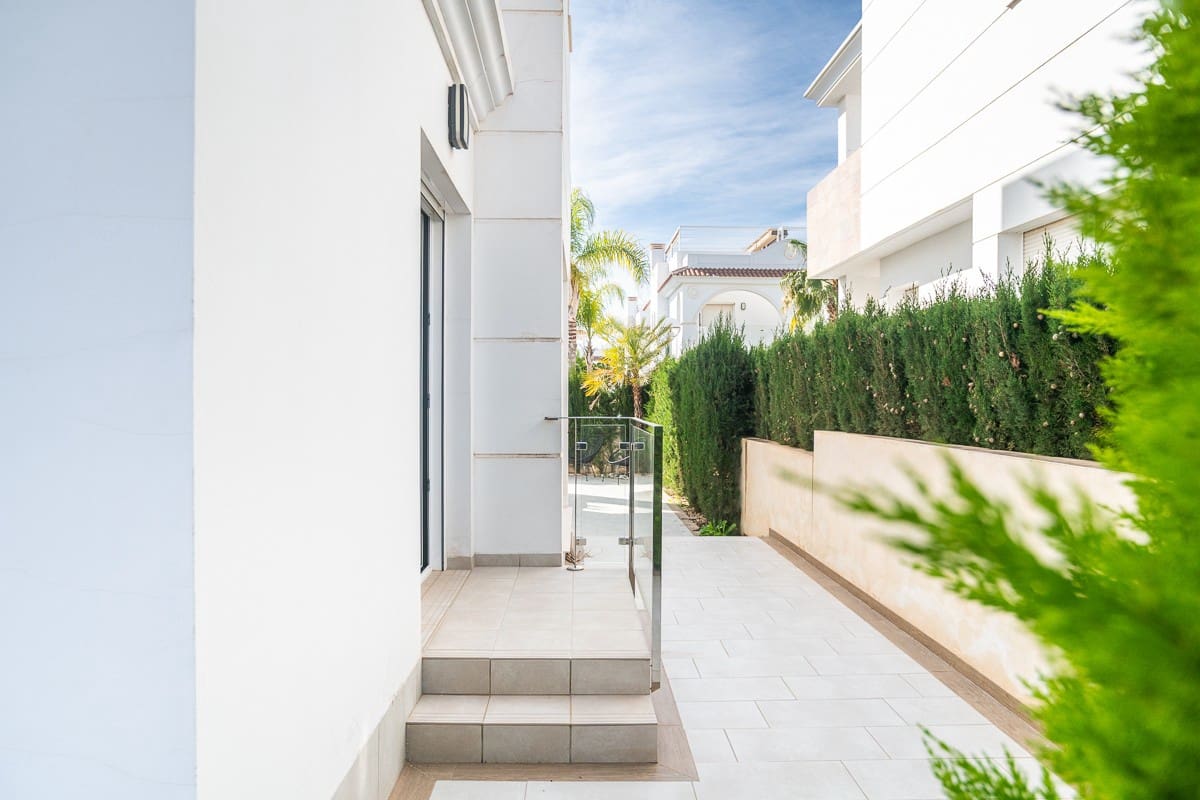 3 bedroom Villa for sale in Ciudad Quesada with pool - € 405,000 (Ref: 9614589)