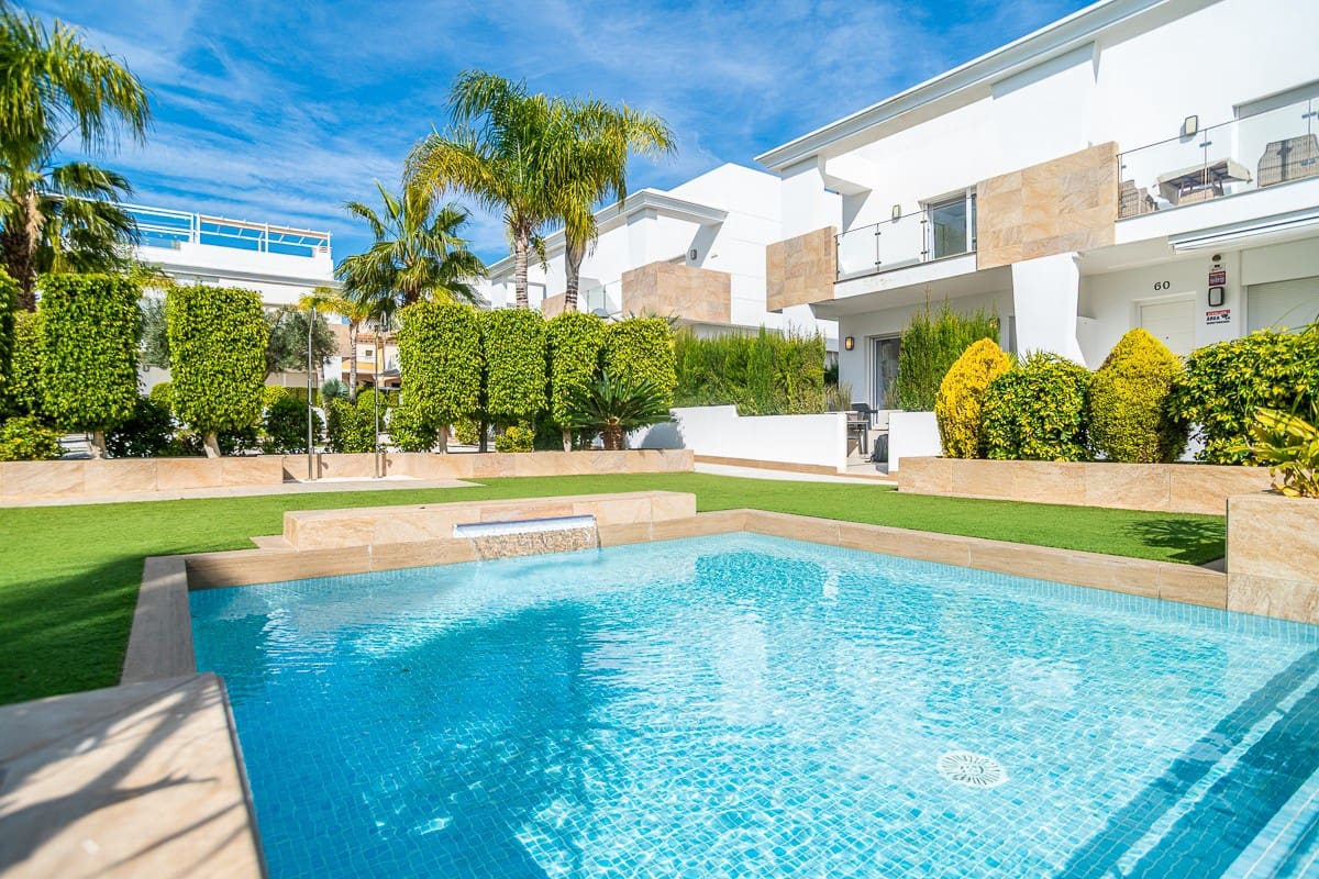 3 bedroom Villa for sale in Ciudad Quesada with pool - € 405,000 (Ref: 9614589)