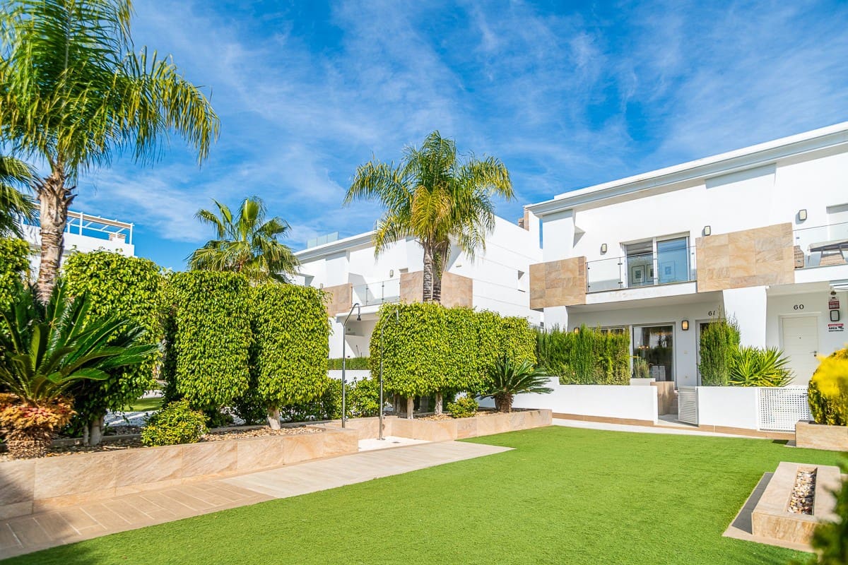 3 bedroom Villa for sale in Ciudad Quesada with pool - € 405,000 (Ref: 9614589)