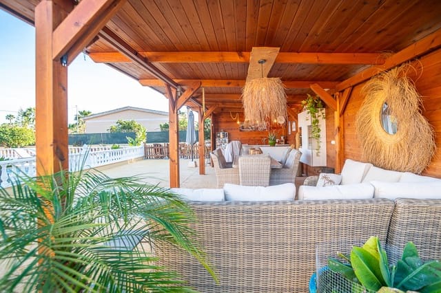 Chalet de 3 habitaciones en Catral en venta con piscina - 429.500 € (Ref: 9627083)