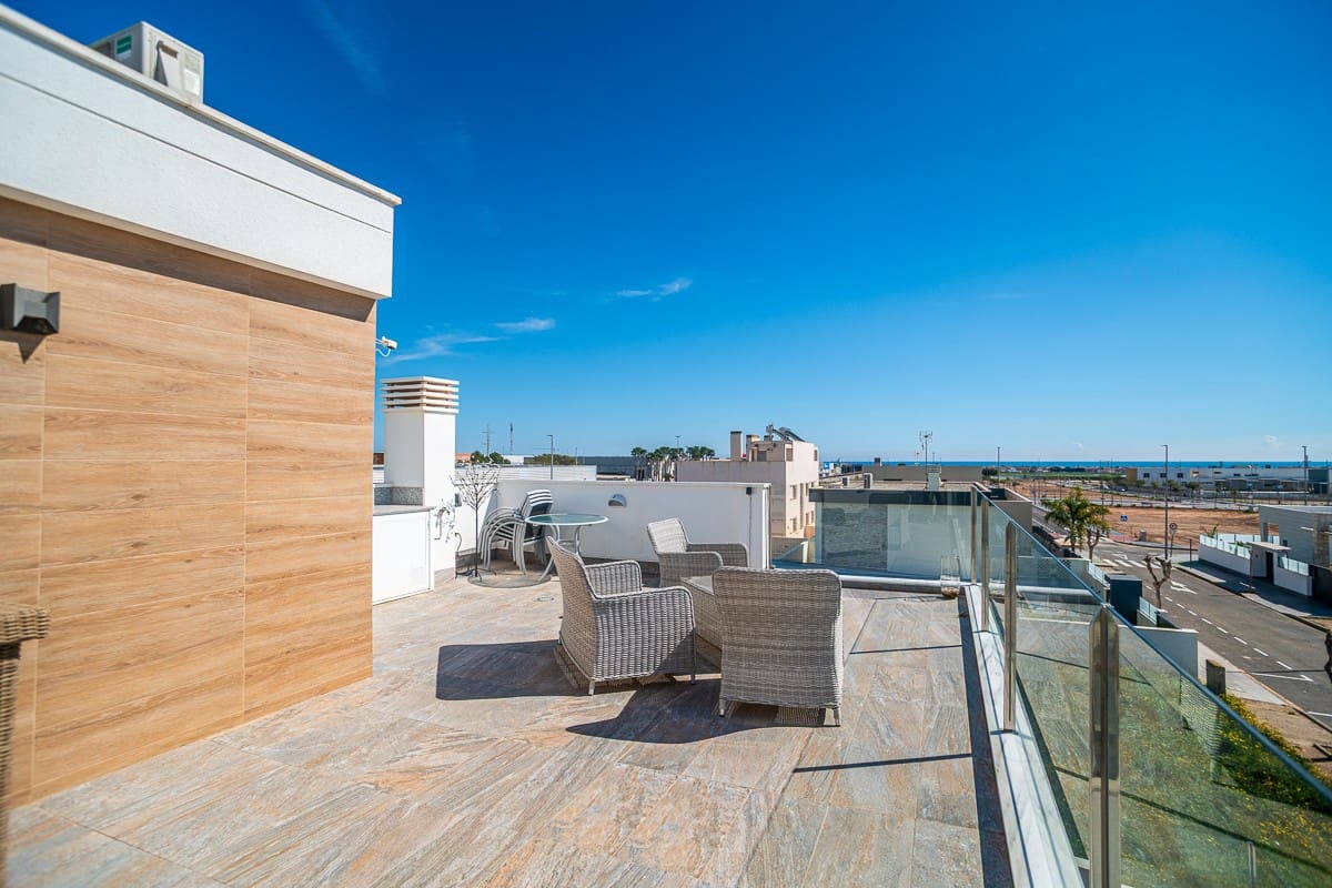 3 slaapkamer Villa te koop in Pilar de la Horadada met zwembad - € 450.000 (Ref: 9684368)