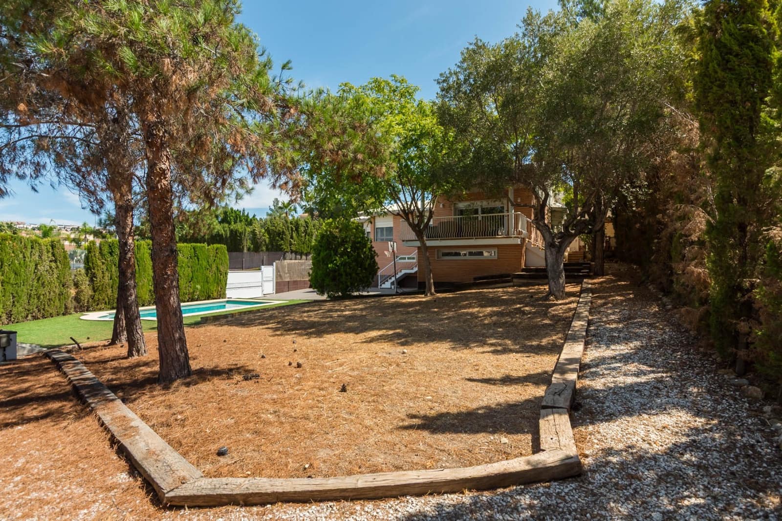 Chalet de 4 habitaciones en Altorreal en venta con piscina garaje - 625.000 € (Ref: 9737139)