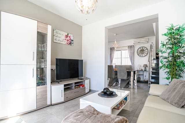 3 bedroom Townhouse for sale in Algorfa with pool - € 229,500 (Ref: 9750936)