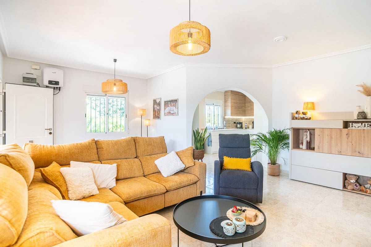 4 soveværelse Villa til salg i Catral med swimmingpool - € 380.000 (Ref: 9773463)