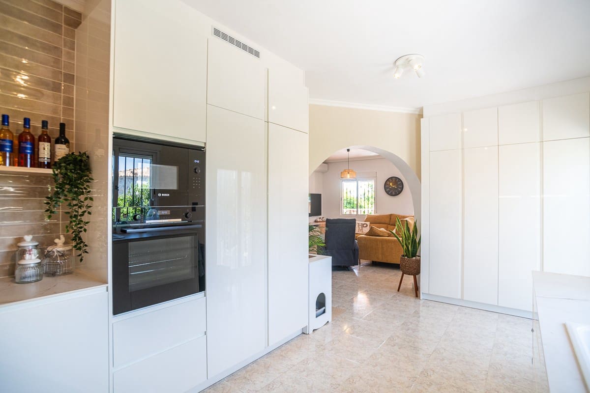 4 soveværelse Villa til salg i Catral med swimmingpool - € 380.000 (Ref: 9773463)