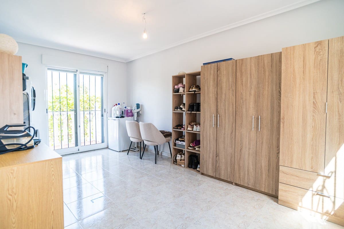 4 soveværelse Villa til salg i Catral med swimmingpool - € 380.000 (Ref: 9773463)