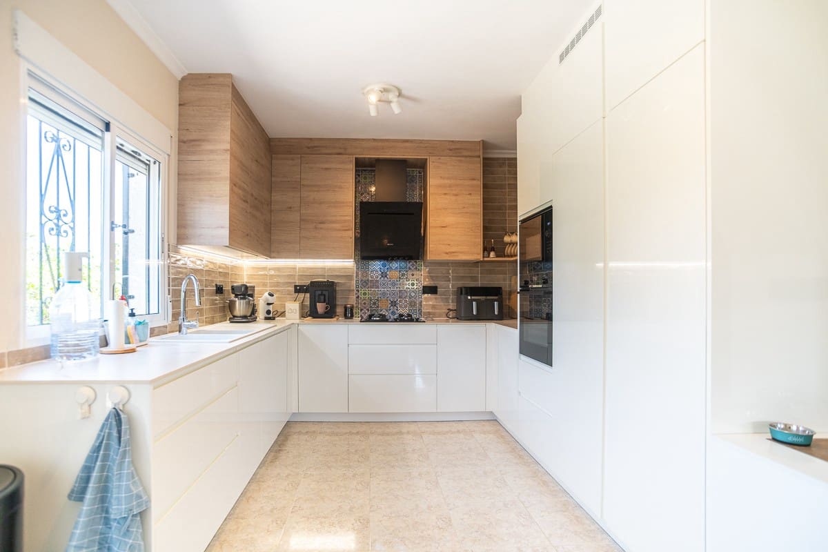 4 soveværelse Villa til salg i Catral med swimmingpool - € 380.000 (Ref: 9773463)