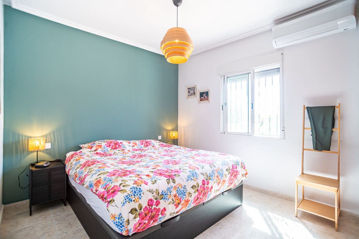 4 soveværelse Villa til salg i Catral med swimmingpool - € 380.000 (Ref: 9773463)