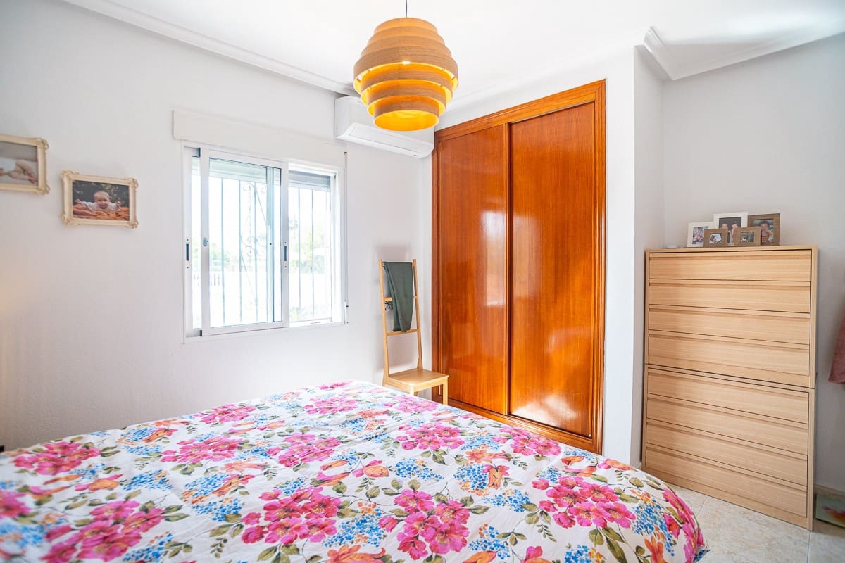 4 soveværelse Villa til salg i Catral med swimmingpool - € 380.000 (Ref: 9773463)