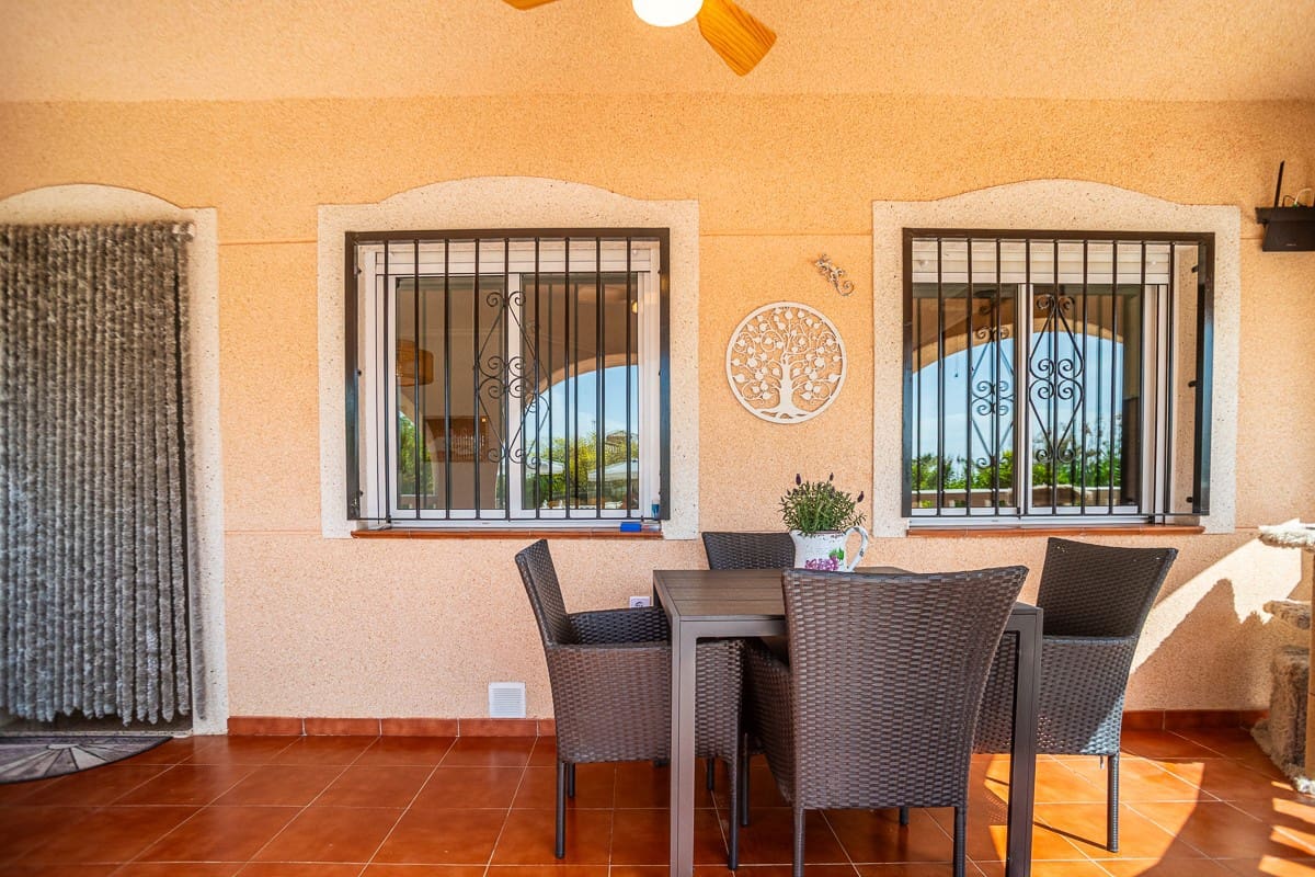 4 soveværelse Villa til salg i Catral med swimmingpool - € 380.000 (Ref: 9773463)