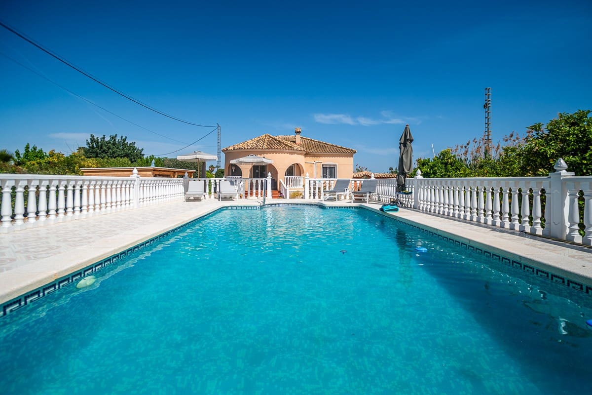 4 soveværelse Villa til salg i Catral med swimmingpool - € 380.000 (Ref: 9773463)