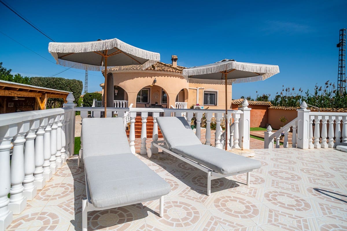 4 soveværelse Villa til salg i Catral med swimmingpool - € 380.000 (Ref: 9773463)