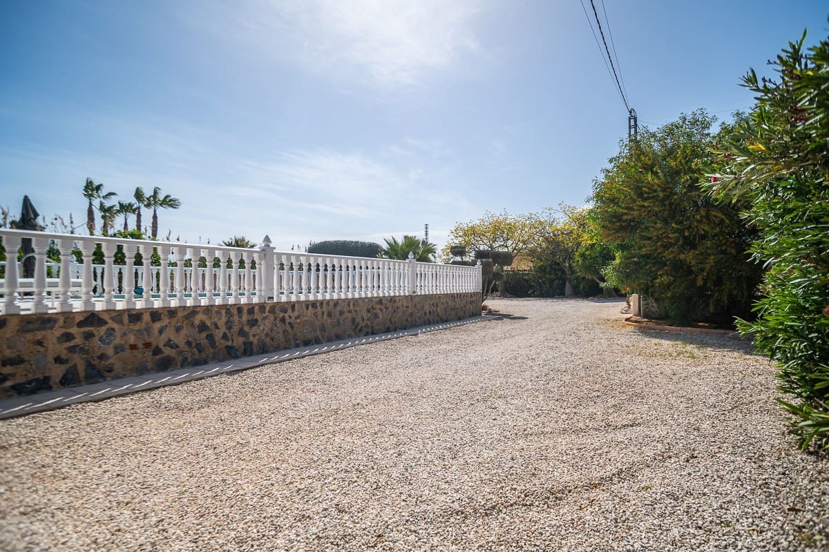 4 soveværelse Villa til salg i Catral med swimmingpool - € 380.000 (Ref: 9773463)