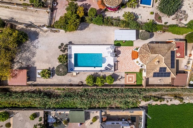 4 soveværelse Villa til salg i Catral med swimmingpool - € 380.000 (Ref: 9773463)