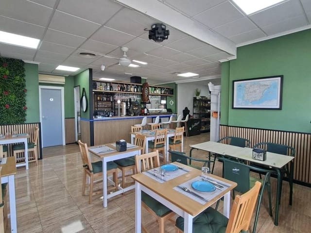 Kommersiell til salgs i Puerto Deportivo, Torrevieja - € 35 000 (Ref: 9778460)