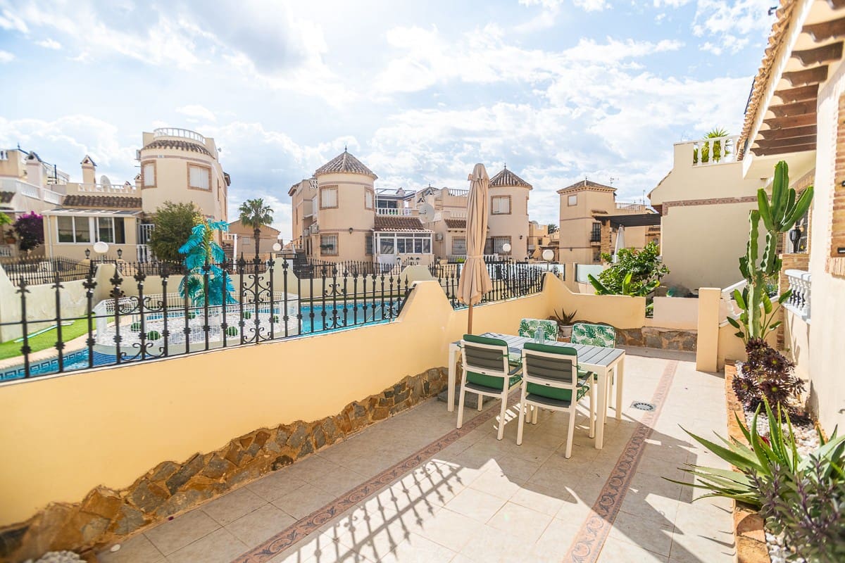 2 Zimmer Apartment zu verkaufen in Orihuela Costa mit Pool - 189.500 € (Ref: 9831597)